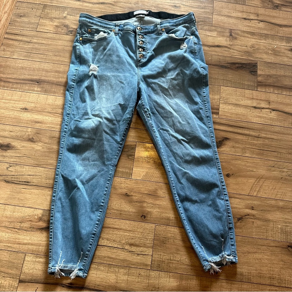 Torrid Lightly Distressed Bombshell Skinny Jeans size 20r - Picture 1 of 9